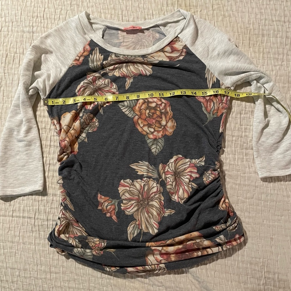 Cute boho maternity top. Size M 3/4 sleeve shirt